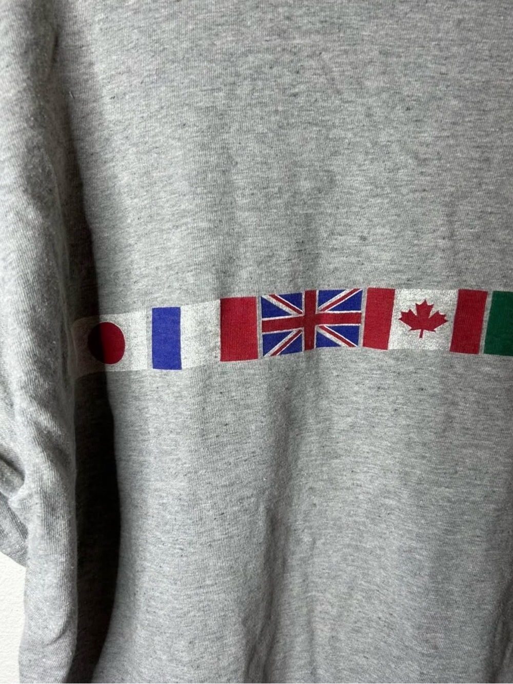 Vintage 90s Guess T Shirt Flags Graphic Design Gray Size Large Guess? - Picture 4 of 8